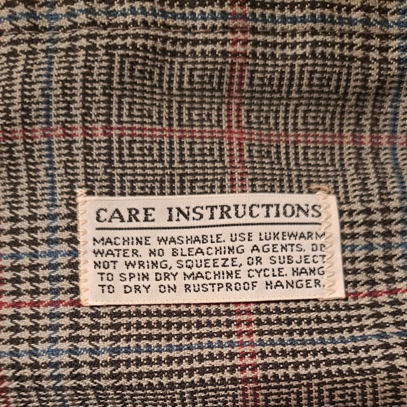 All Weather coat by Campus. Beautiful pattern,  excellent condition.  Warm - Picture 4 of 10